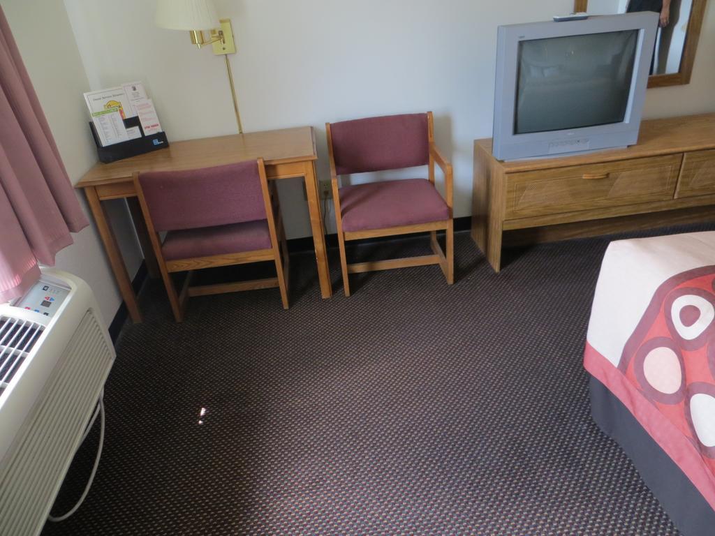 Super 8 By Wyndham Du Quoin Hotel Room photo