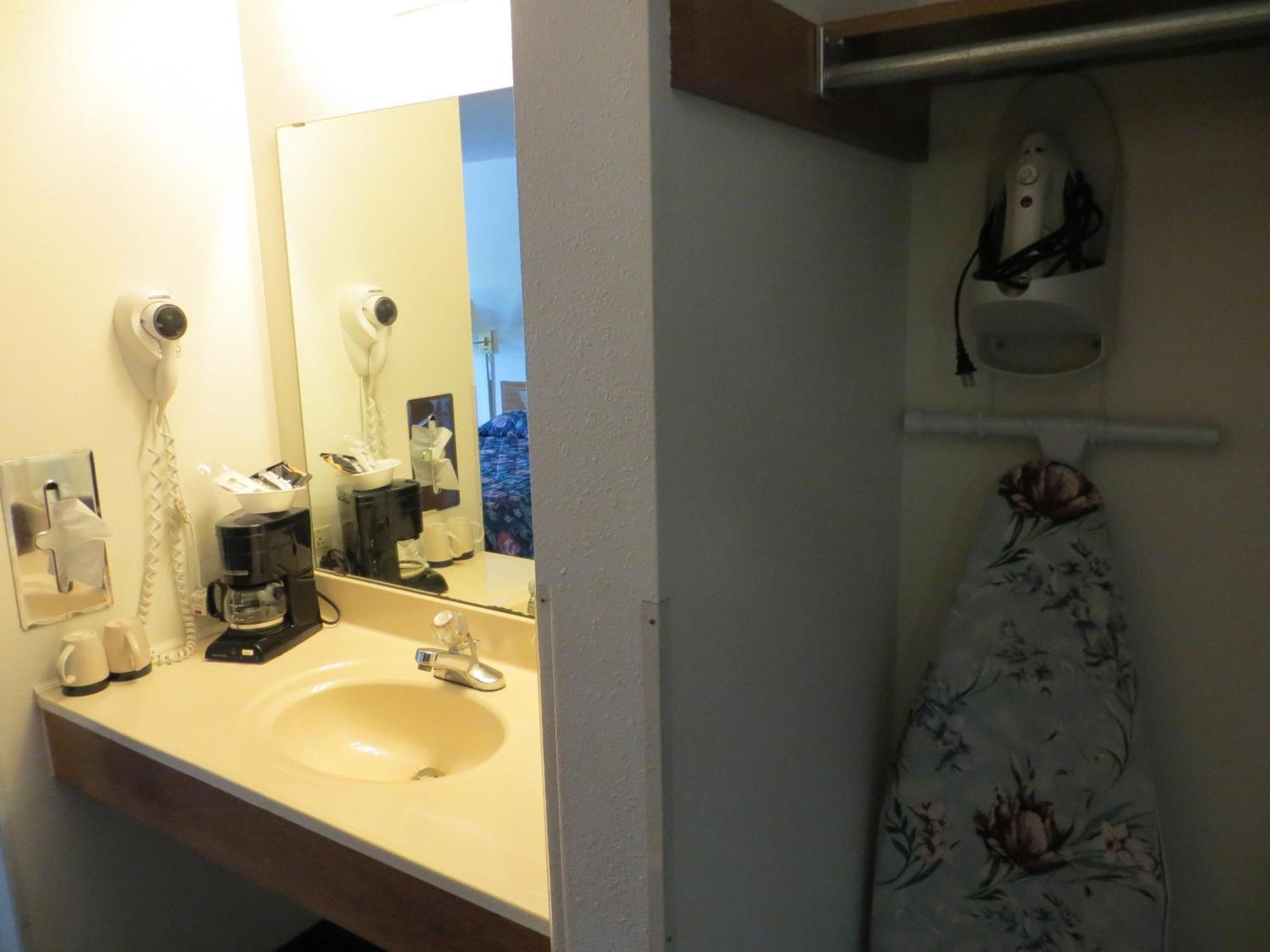 Super 8 By Wyndham Du Quoin Hotel Room photo