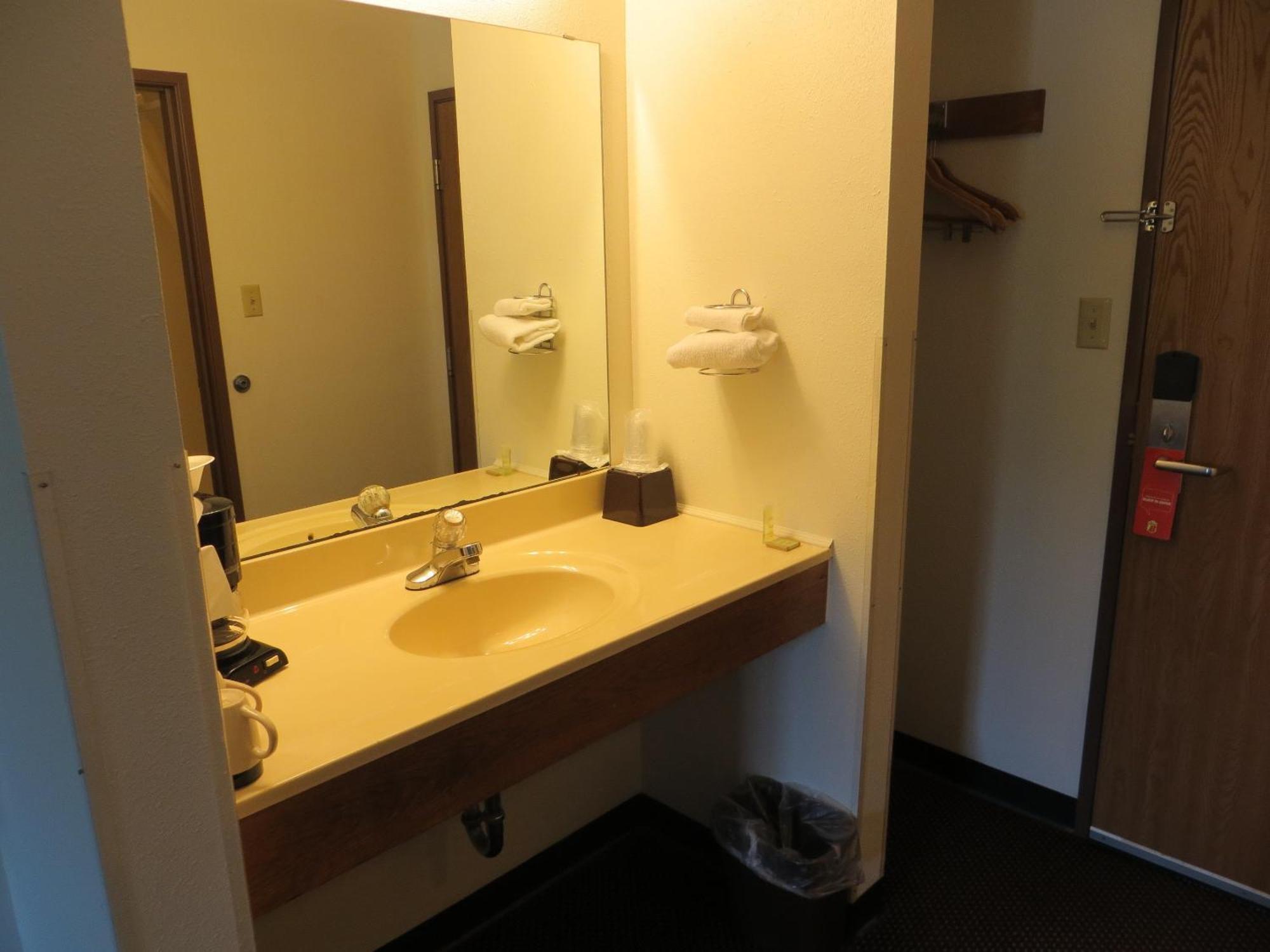Super 8 By Wyndham Du Quoin Hotel Room photo