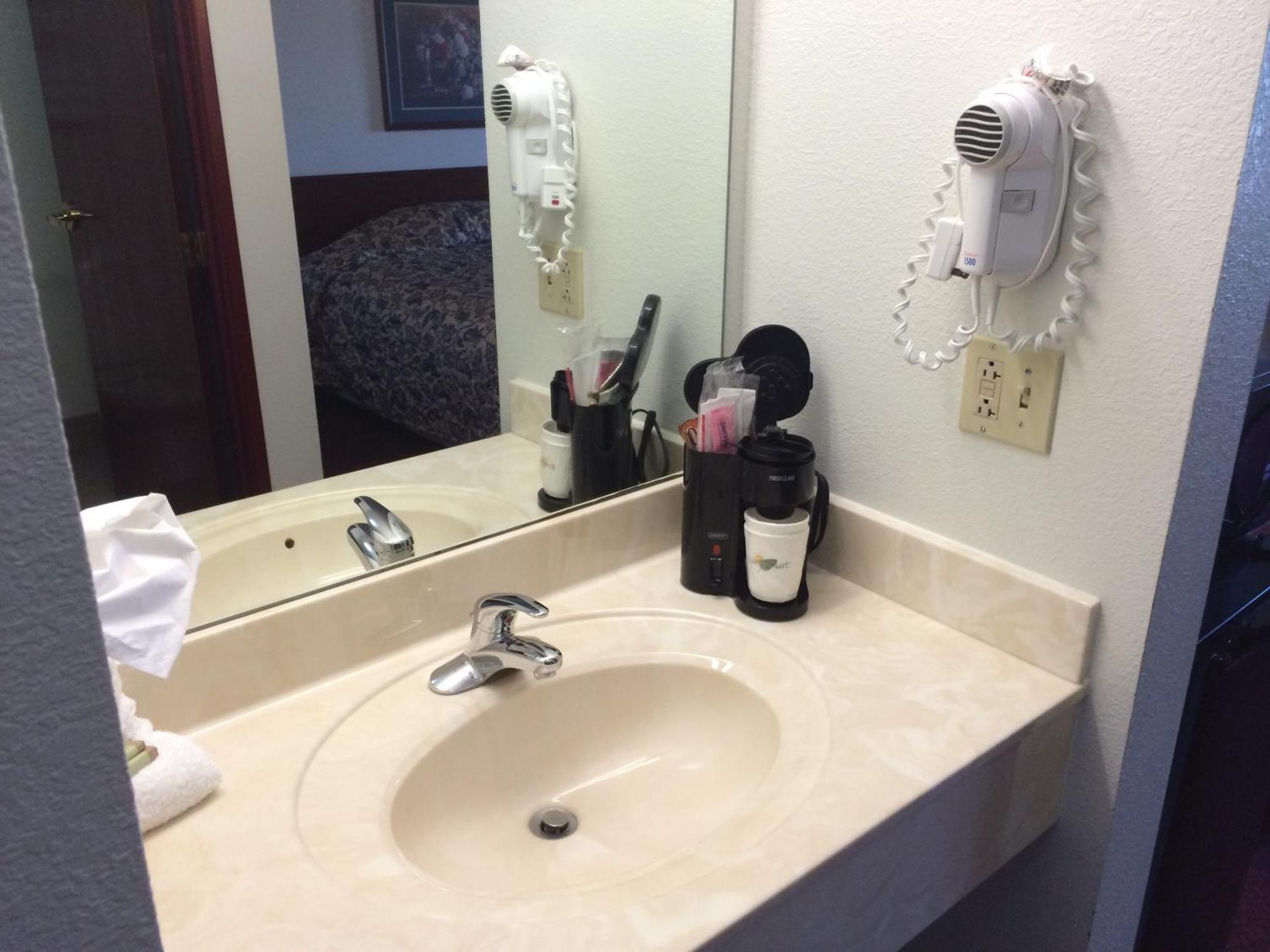 Super 8 By Wyndham Du Quoin Hotel Room photo